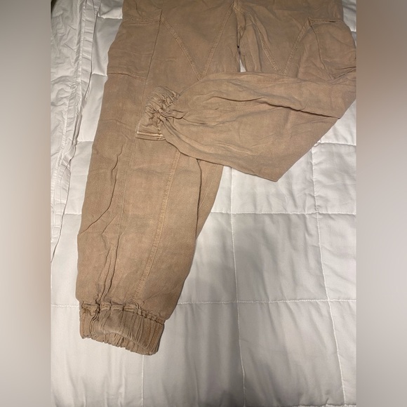 Urban outfitters soft tan cargo sweat pants/joggers | size small - Picture 2 of 4